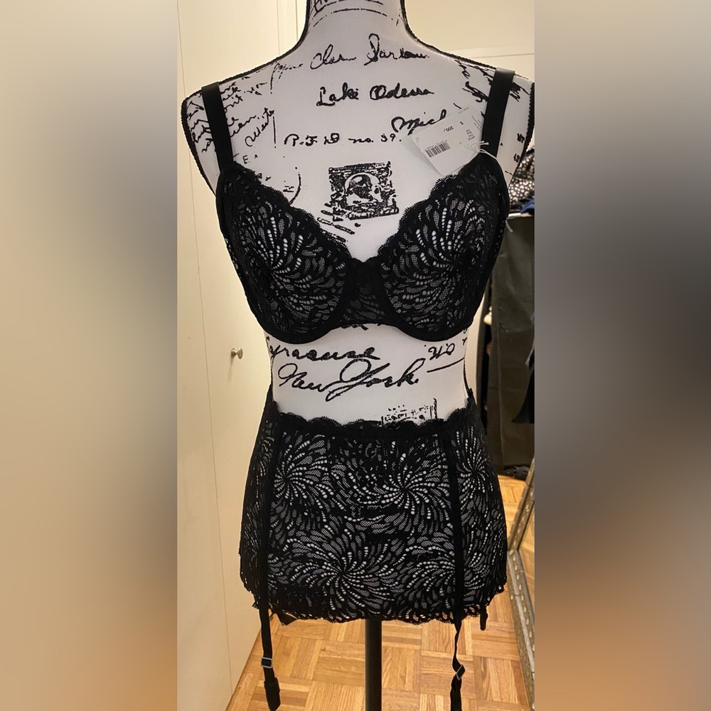 Wolford Tulle Lace bra in size 32 B new